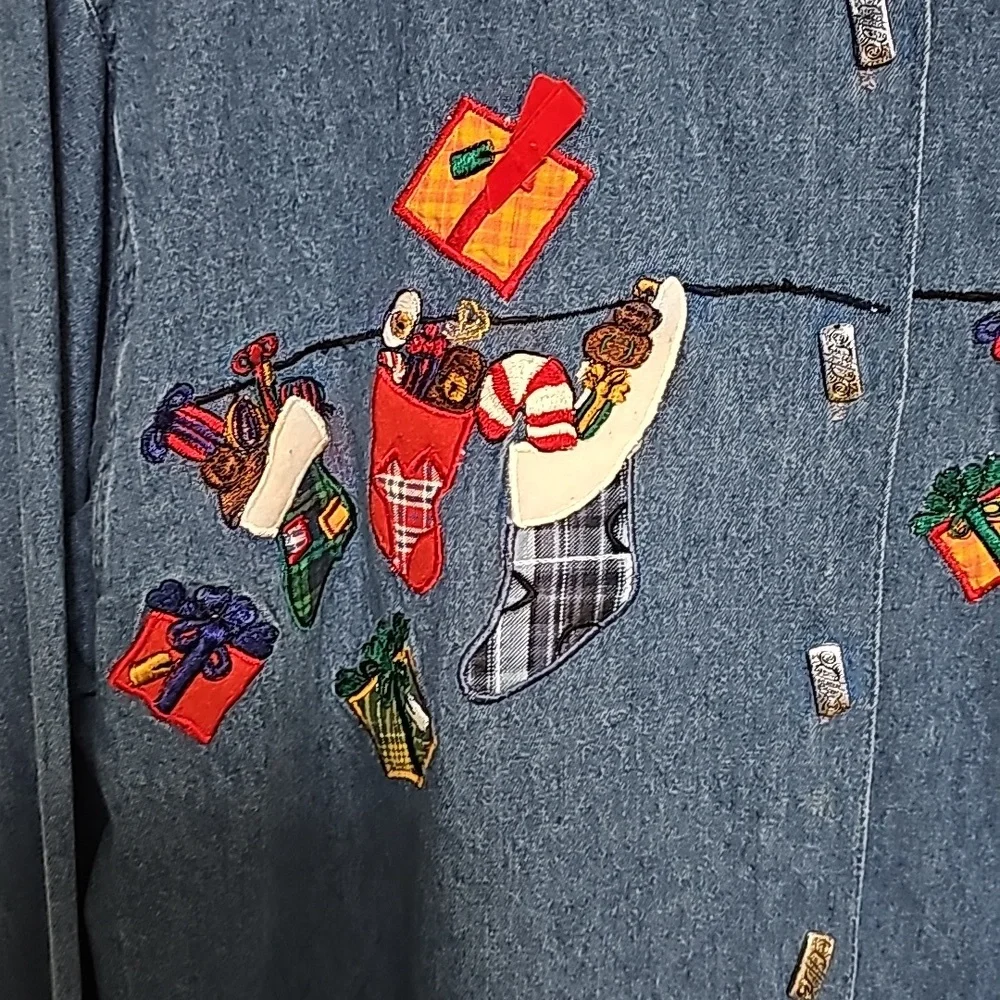 New Directions Denim Long Sleeve Christmas Shirt Embroidered Sz S Silver Buttons - Picture 2 of 5